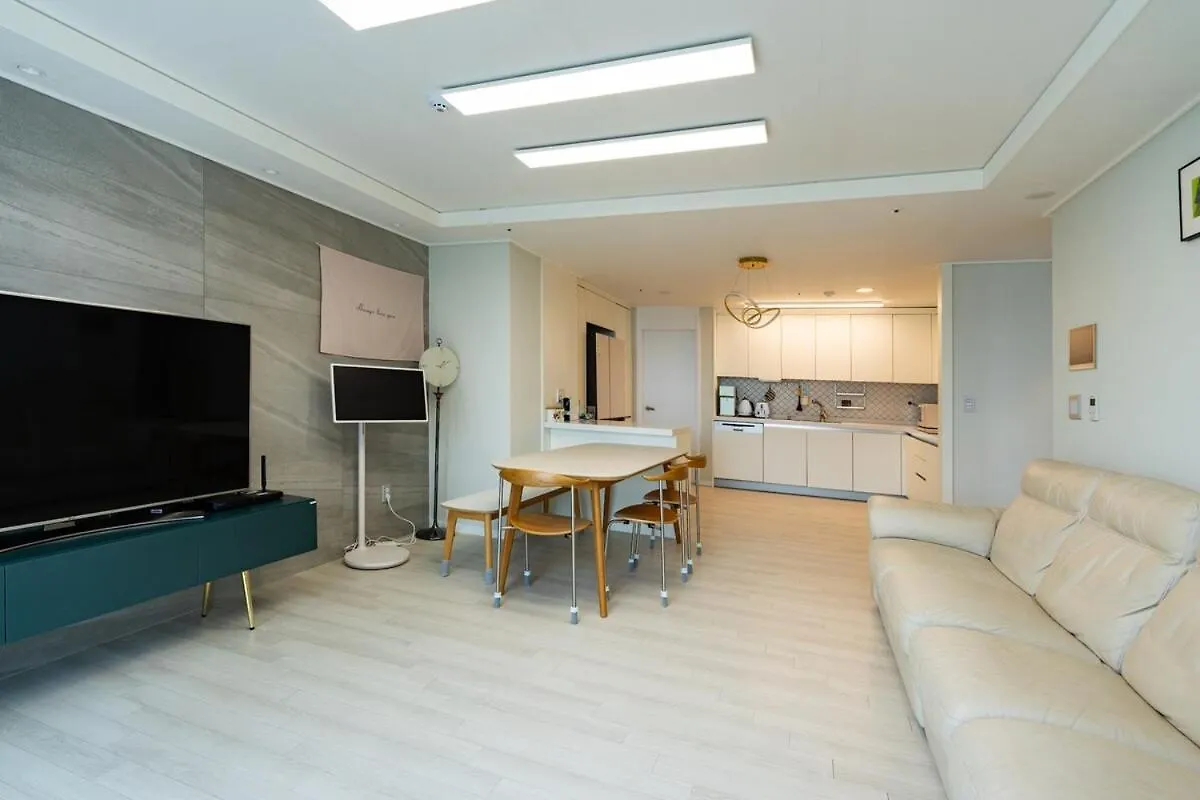 New Apt 34Py 3Min To Haeundae Beach Lg Stanbyme & Styler Netflix & Sky Capsule Busan South Korea