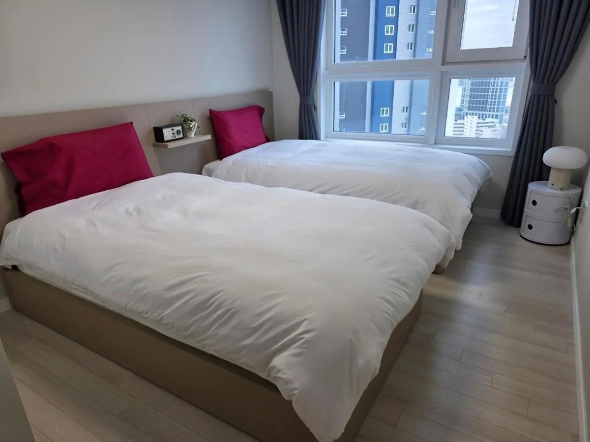 New Apt 34Py 3Min To Haeundae Beach Lg Stanbyme & Styler Netflix & Sky Capsule Busan Bed & Breakfast