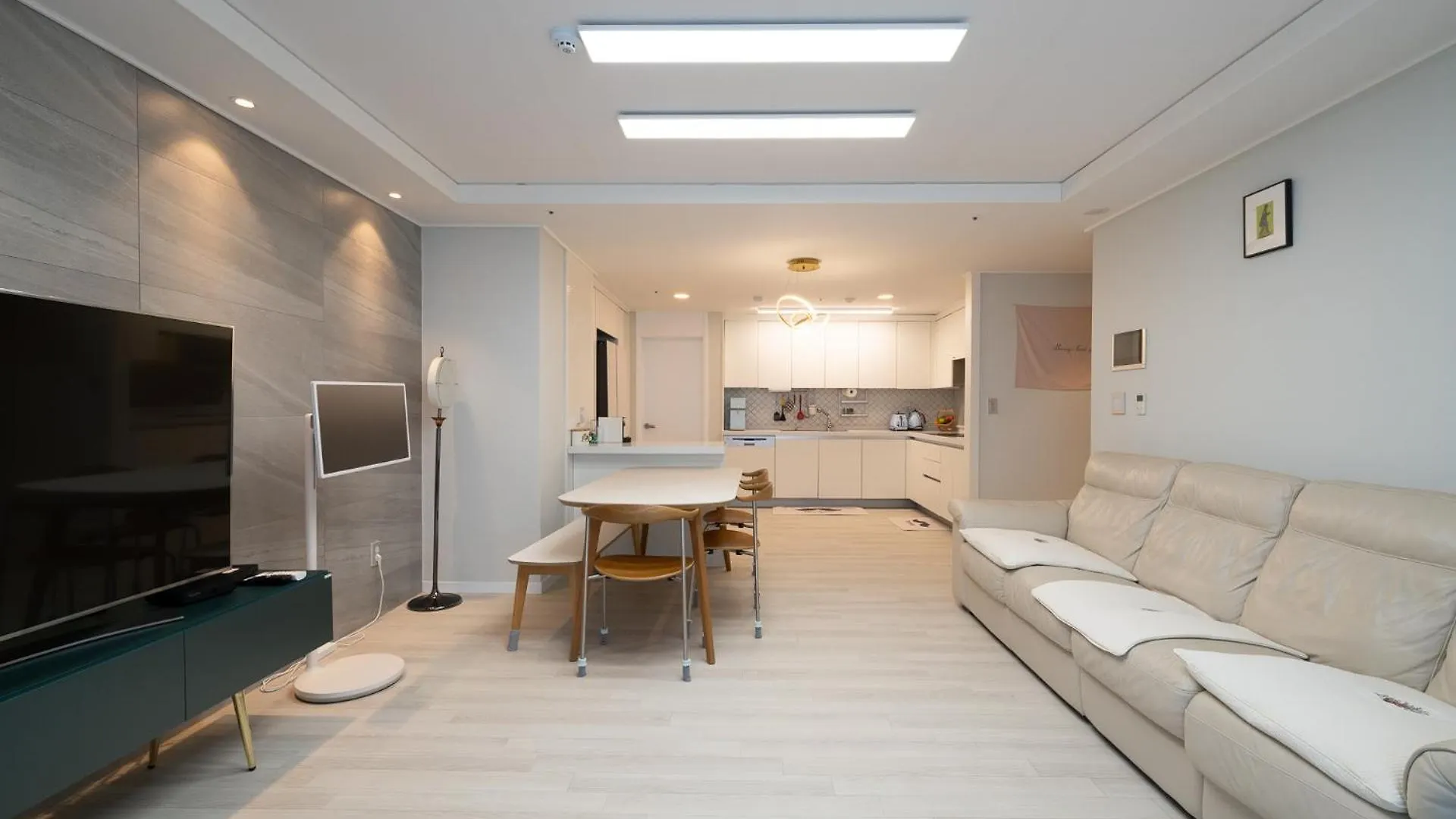 New Apt 34Py 3Min To Haeundae Beach Lg Stanbyme & Styler Netflix & Sky Capsule Busan Couette-café