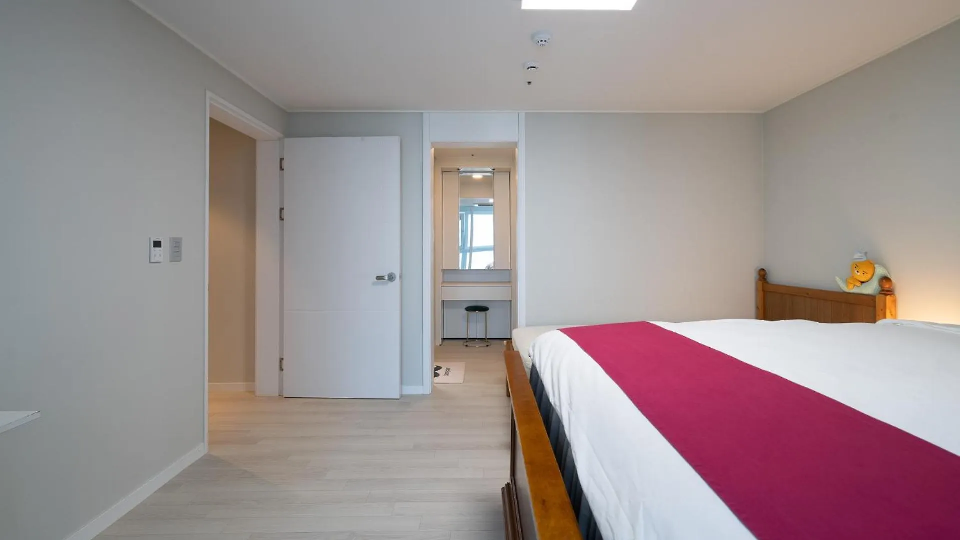 New Apt 34Py 3Min To Haeundae Beach Lg Stanbyme & Styler Netflix & Sky Capsule Busan