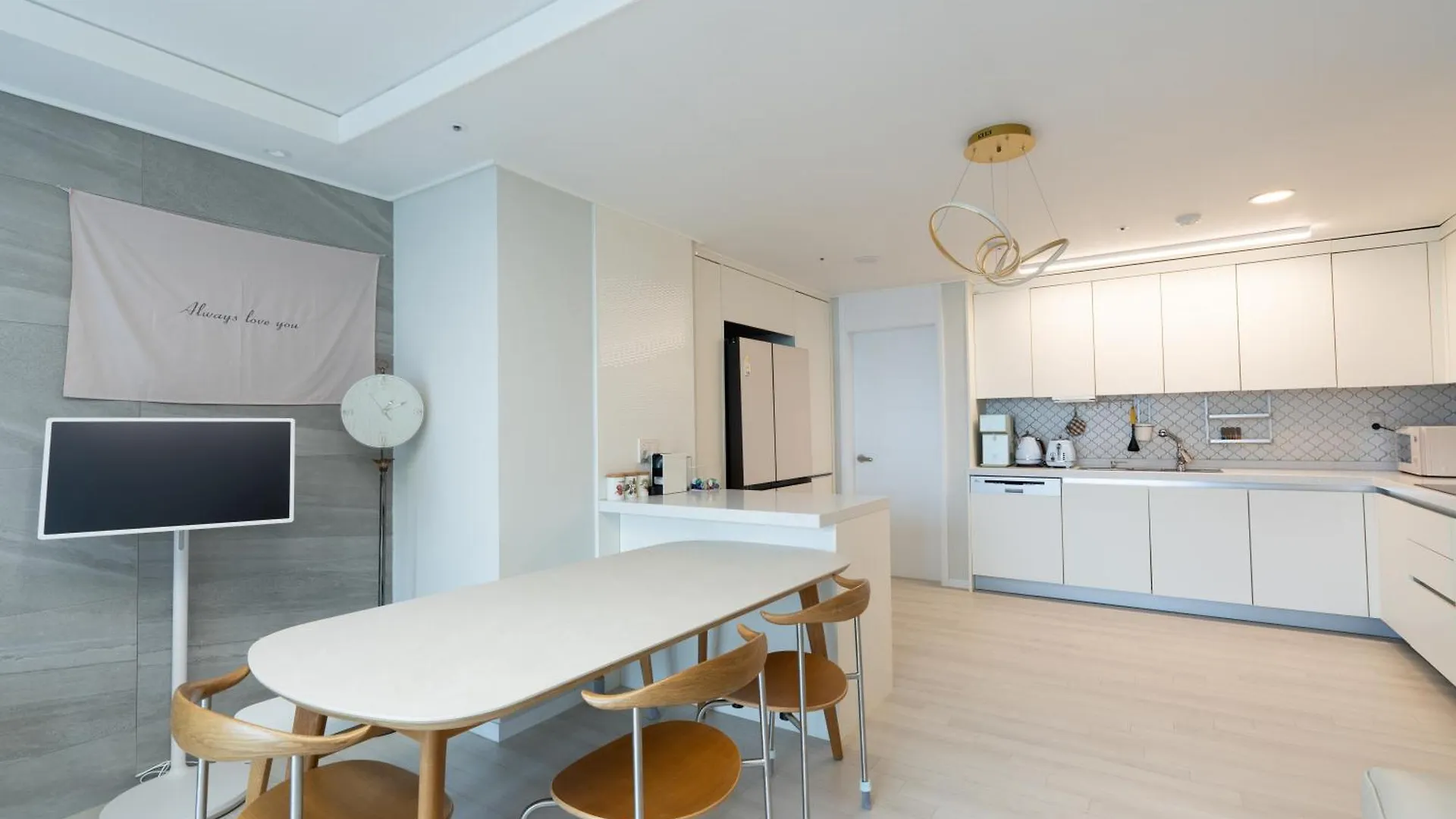 New Apt 34Py 3Min To Haeundae Beach Lg Stanbyme & Styler Netflix & Sky Capsule Busan 0*,  South Korea