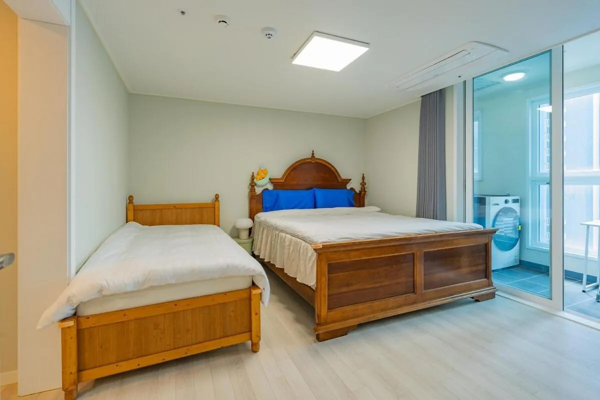 New Apt 34Py 3Min To Haeundae Beach Lg Stanbyme & Styler Netflix & Sky Capsule Busan Bed & Breakfast