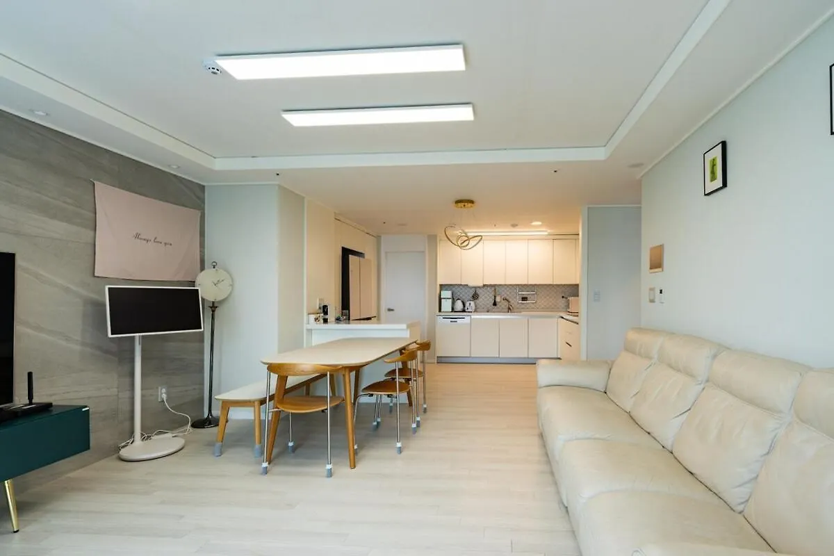 New Apt 34Py 3Min To Haeundae Beach Lg Stanbyme & Styler Netflix & Sky Capsule Busan South Korea