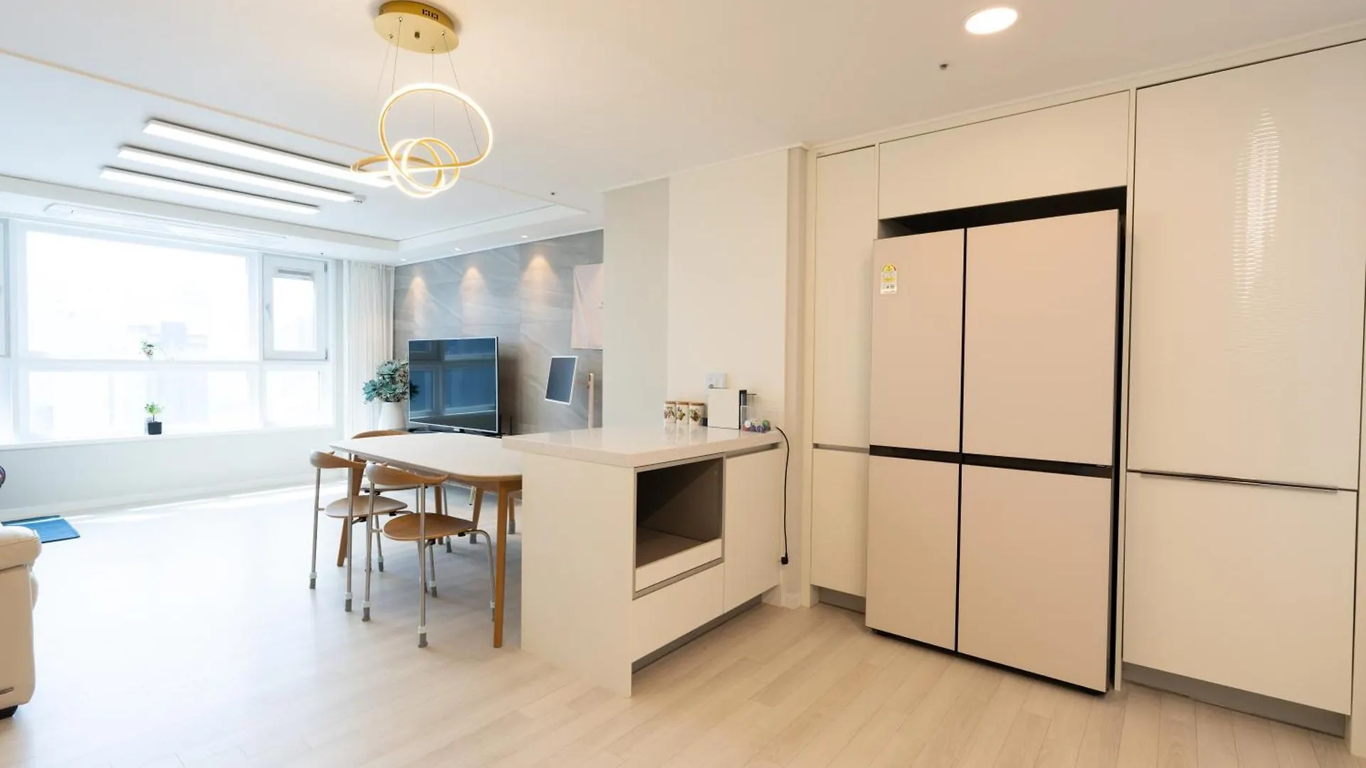 New Apt 34Py 3Min To Haeundae Beach Lg Stanbyme & Styler Netflix & Sky Capsule Busan South Korea
