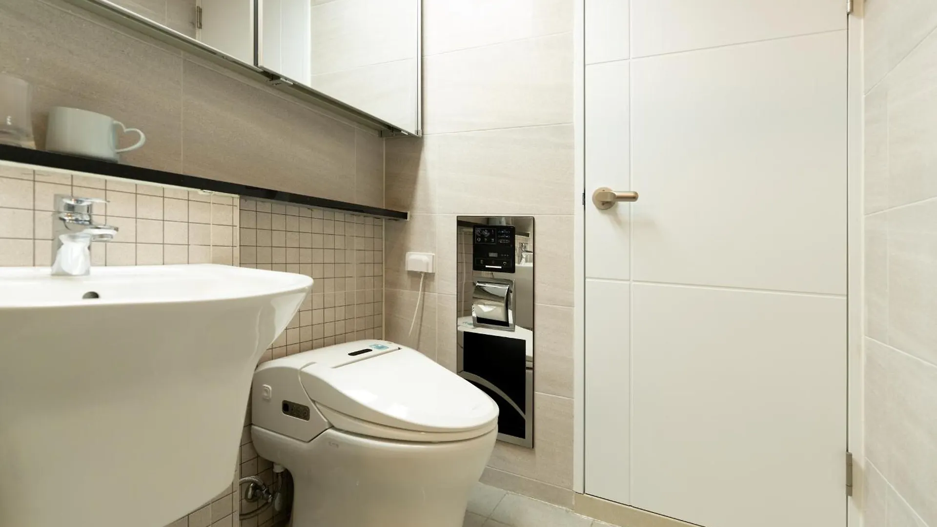 New Apt 34Py 3Min To Haeundae Beach Lg Stanbyme & Styler Netflix & Sky Capsule Busan South Korea