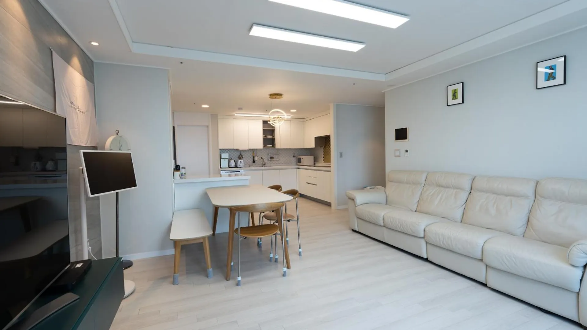 Bed & Breakfast New Apt 34Py 3Min To Haeundae Beach Lg Stanbyme & Styler Netflix & Sky Capsule Busan