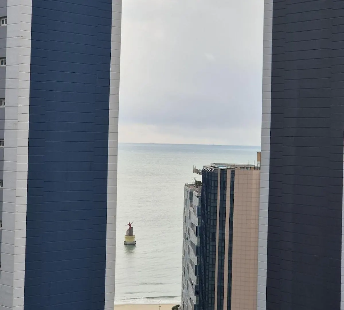 New Apt 34Py 3Min To Haeundae Beach Lg Stanbyme & Styler Netflix & Sky Capsule Busan Bed & Breakfast
