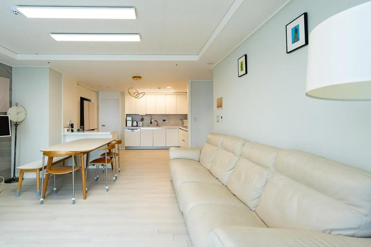 Bed & Breakfast New Apt 34Py 3Min To Haeundae Beach Lg Stanbyme & Styler Netflix & Sky Capsule Busan