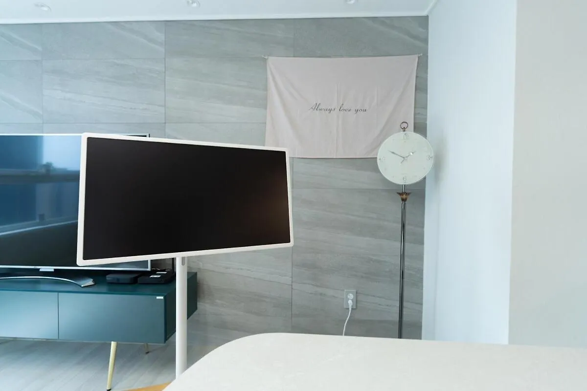 Bed & Breakfast New Apt 34Py 3Min To Haeundae Beach Lg Stanbyme & Styler Netflix & Sky Capsule Busan South Korea