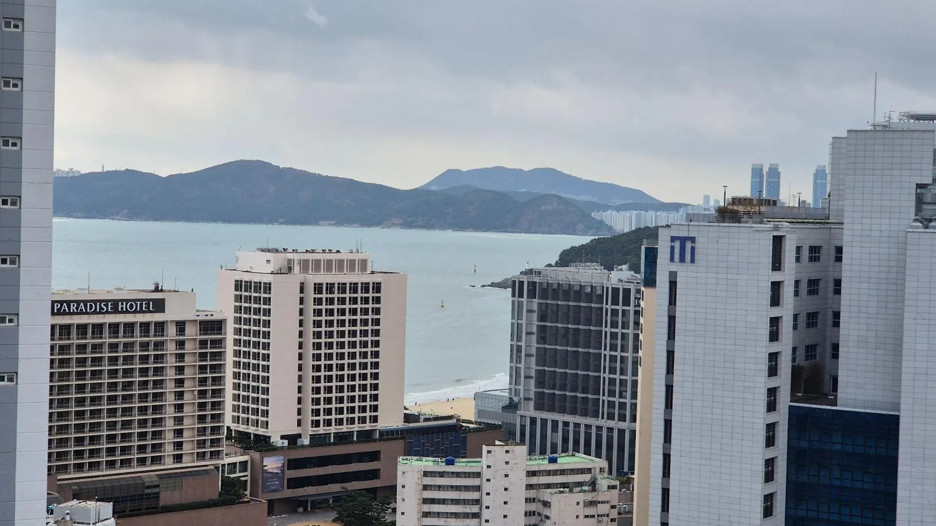 Bed & Breakfast New Apt 34Py 3Min To Haeundae Beach Lg Stanbyme & Styler Netflix & Sky Capsule Busan